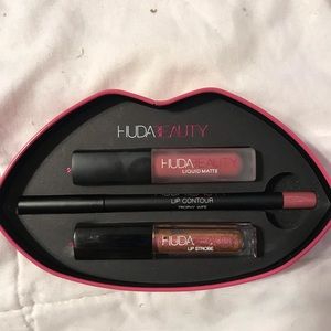 HUDA beauty lip kit